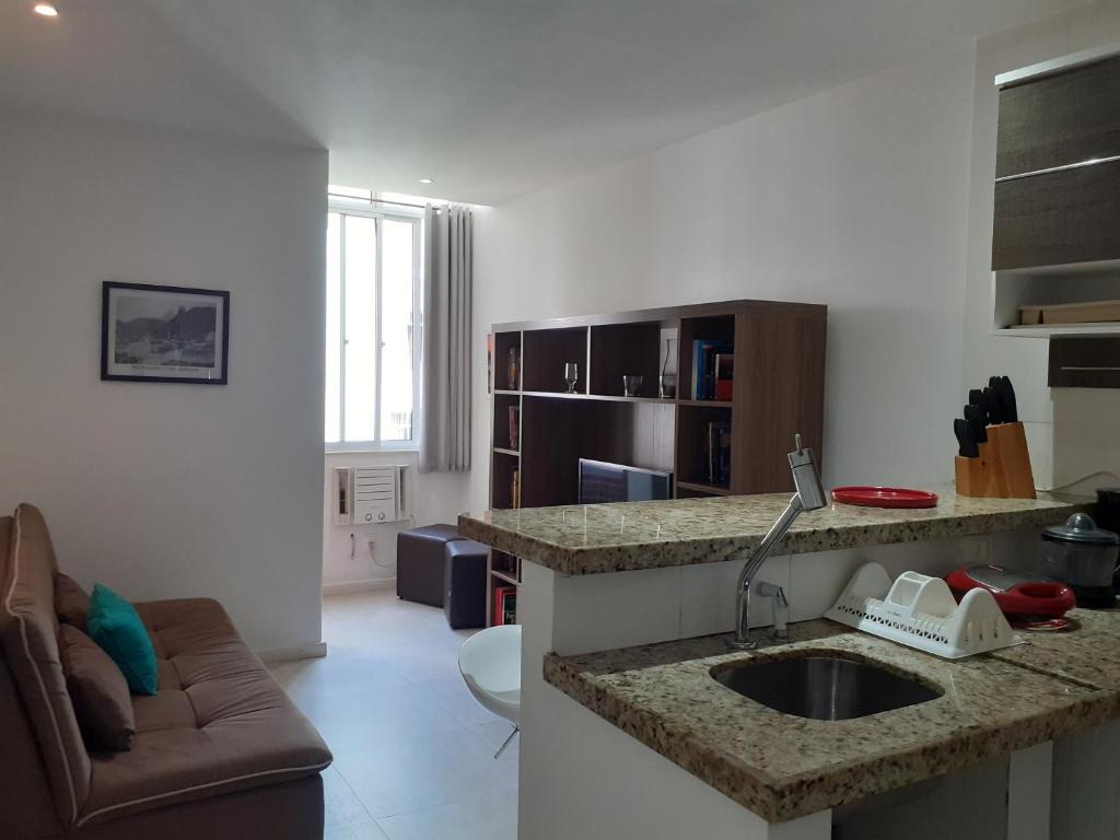 Top Copacabana Apartments room 6